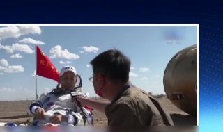 三名航天员顺利出舱